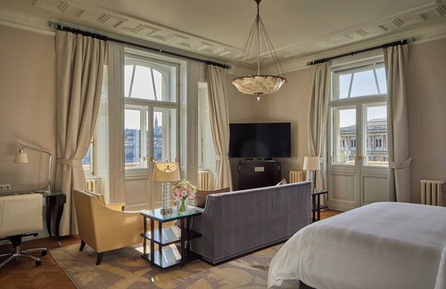 Belvaros - Lipotvaros Hotel | Experience the Elegance of Four Seasons Gresham Palace