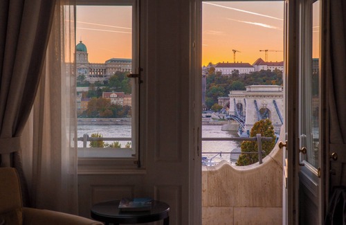 Belvaros - Lipotvaros Hotel | Experience the Elegance of Four Seasons Gresham Palace