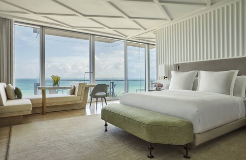 Surfside Hotel | Experience Elegance at Four Seasons Hotel Surf Club
