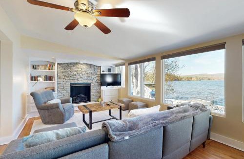 Franklin House | Four Seasons Lakehouse