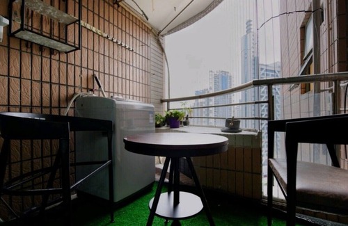Luohu Apartment | Window View Apartment at Four Seasons with Family Amenities