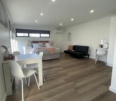 Railton Apartment | Kid-Friendly Four Square Short Stay Accommodation in Railton