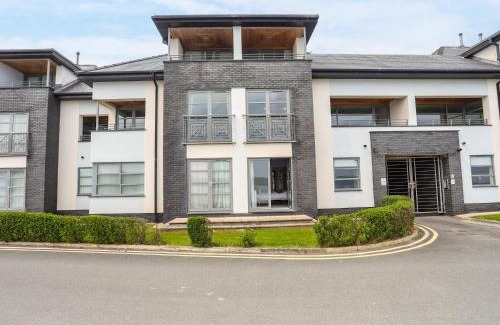 Pentraeth House | Experience Four The Quay: 4-Star Haven for Families & Pets
