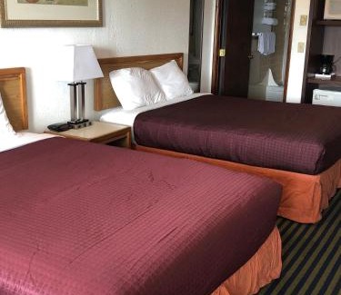 Depoe Bay Hotel | Cozy Four Winds Motel with Private Beach and Ocean Views
