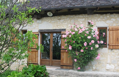 Issigeac House | Experience Relaxation at FOURNIL DE CAVARCOU with Pool & Sauna