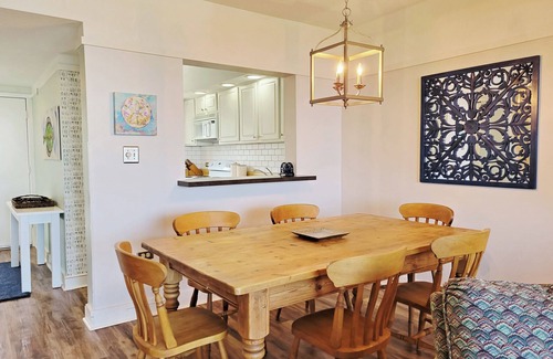 North Litchfield Beach Condo | Coastal Condo Retreat with Pool, Balcony and Ocean Views