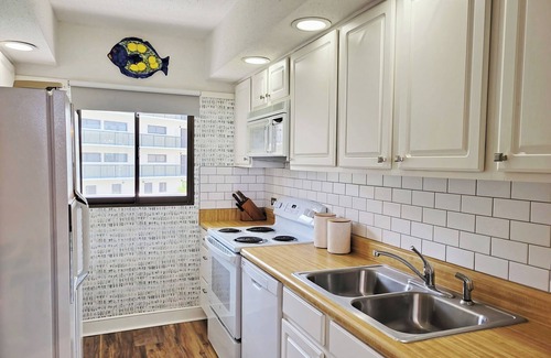 North Litchfield Beach Condo | Coastal Condo Retreat with Pool, Balcony and Ocean Views