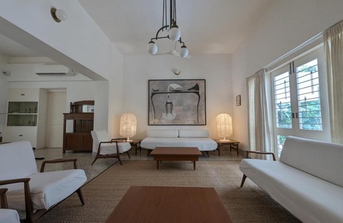 Navrangpura Bed & Breakfast | Family-Friendly Retreat at Fouzdar House by LuxUnlock