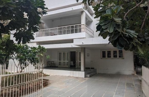Navrangpura Bed & Breakfast | Family-Friendly Retreat at Fouzdar House by LuxUnlock