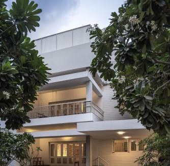Navrangpura Bed & Breakfast | Discover Fouzdar House: Family-Friendly Villa Retreat