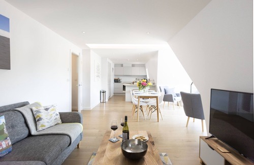Fowey Apartment | Fowey Penthouse: River Views & Family-Friendly Amenities