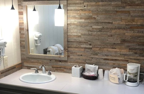 Red Feather Lakes Apartment | Fox Acres Superior King Room