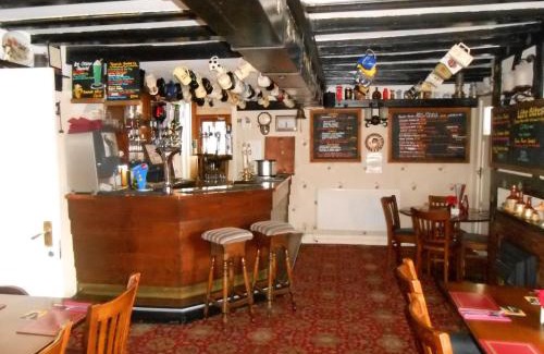 Sturton By Stow Bed & Breakfast | Delightful Fox and Hounds Country Inn with Family Amenities
