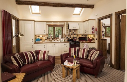 Woodmansey Cottage | Cozy Fox Cottage: Pet-Friendly Retreat for 4 Guests
