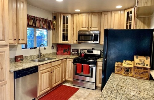 Eagle Mountain Estates House | Fox Farm: Cozy Cabin with Game Room & Hot Tub Awaits!