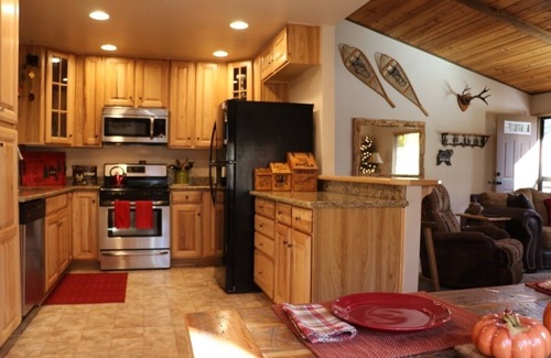 Eagle Mountain Estates House | Fox Farm: Cozy Cabin with Game Room & Hot Tub Awaits!