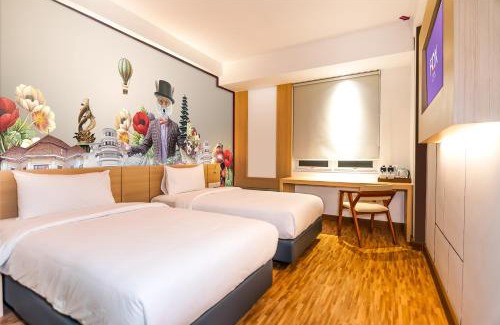 Jayapura Hotel | Relax at Fox Hotel Jayapura with Oceanfront Views & Pool