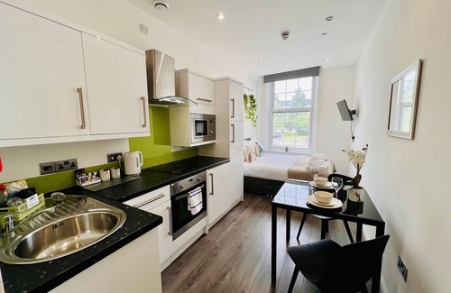 Barbican Apartment | Inviting Fox House Studio Apartments: Pool & Breakfast Included
