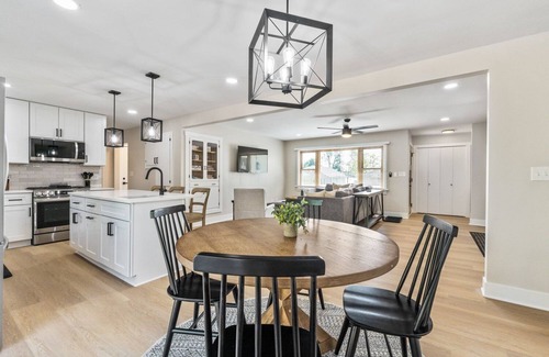 Lakeview House | Fox Island Lakefront Retreat