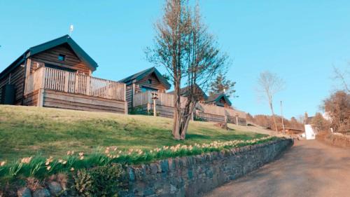 Cupar House | Cozy Fox Lodge with Hot Tub - Guest Rated 9.3/10