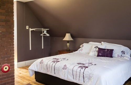 Fox River Hotel | Experience Tranquility at Fox Point Inn with Spa & Dining