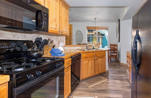 Bear Hollow Village Apartment | Discover Fox Pointe at Redstone: Family-Friendly Getaway