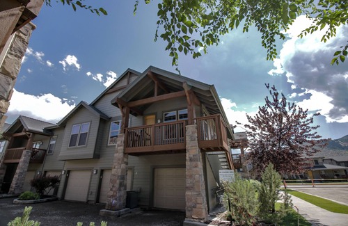 Bear Hollow Village Apartment | Discover Fox Pointe at Redstone: Family-Friendly Getaway