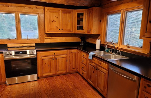 Thornton Villa | Fox Ridge Hotel: EV Charging & Family-Friendly Amenities