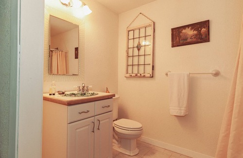 Yelm Bed & Breakfast | Top-Rated Fox Room at Conley Suites BNB with Breakfast