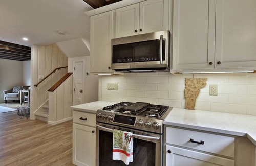 Ludlow Condo | Fox Run Condo: Stunning Views of Okemo Await You!
