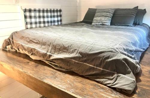 Austin House | Explore Fox Tiny Home - Oceanfront Cabins at Rim Rock