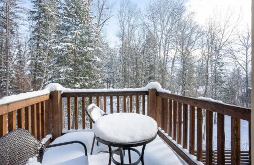 Columbia Falls House | Unforgettable Stays at Fox Trail with Hot Tub & Family Fun