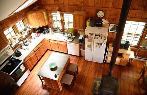 Meadows Of Dan House | Inviting Fox Trot Cabin: Family-Friendly Retreat Awaits