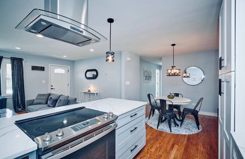 St. Charles House | Idyllic Fox Valley Farmhouse with Scenic River Views