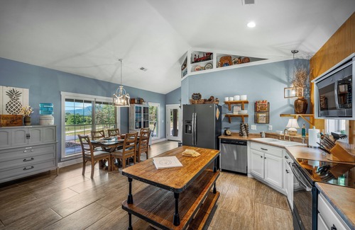 Rising Fawn Cottage | Fox View Cottage: Pet-Friendly Retreat with Breathtaking Views