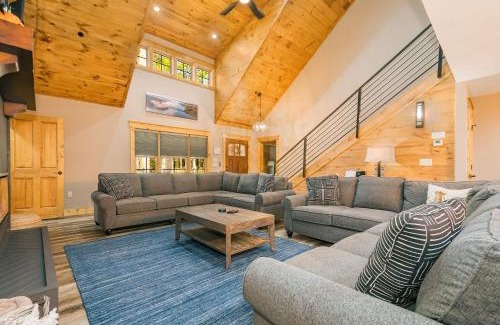 Oakland House | Foxcroft: New, Lake Access w. Dock Slip, Hot Tub, Pool Table