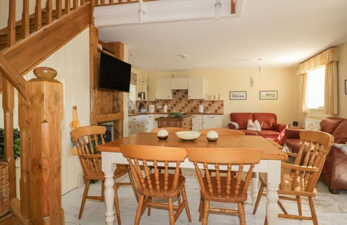 Gorran Cottage | Relax at FOXES DEN: Pet-Friendly Retreat with Hot Tub