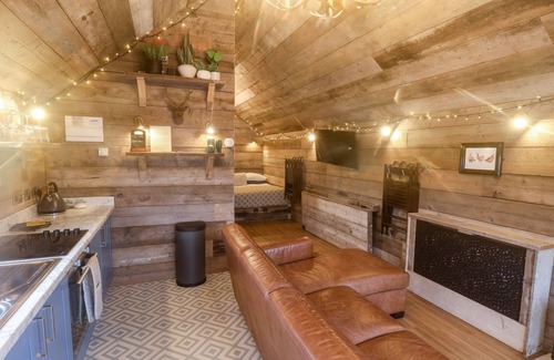 Scarborough Cottage | Experience FOXES DEN: Hot Tub Retreat in Seamer, Yorkshire