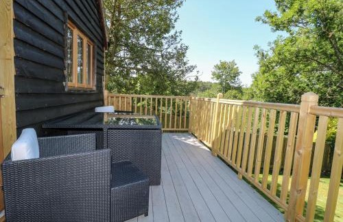New Forest District House | Discover Foxes Earth: Pet-Friendly 4-Star Family Retreat