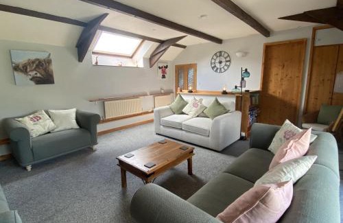 South Brent House | Charming Foxglove Barn: Family-Friendly Retreat with 9.5/10 Rating