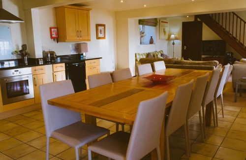Hulland Ward Cottage | Foxglove Cottage: Pet-Friendly Retreat with Hot Tub & Pool