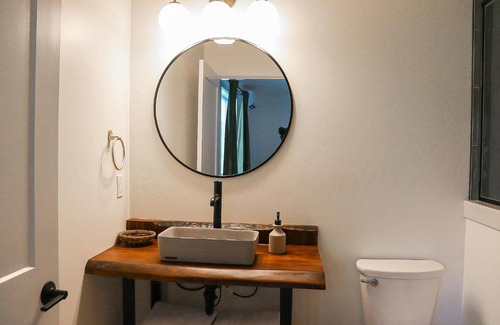 Gold Beach Hotel | Child-Friendly Foxglove Suite at The Wildflower Inn