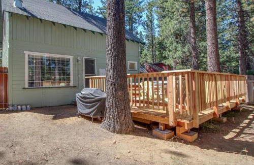 Tahoe Island House | Foxglove Terrace: Family and Pet-Friendly Retreat with Hot Tub