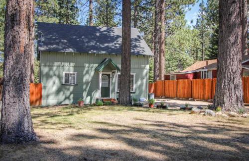 Tahoe Island House | Foxglove Terrace: Family and Pet-Friendly Retreat with Hot Tub