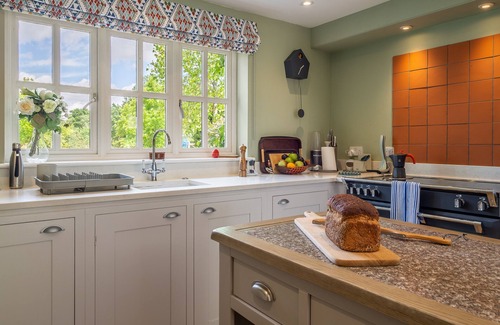 Stowmarket House | Relax at Foxhole Cottage: Family-Friendly Retreat in Framlingham