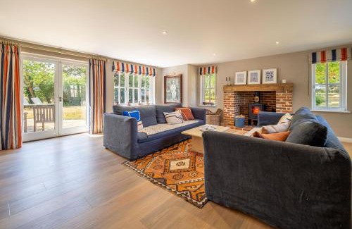 Stowmarket House | Welcoming Foxhole Cottage: Ideal for Families and Pets