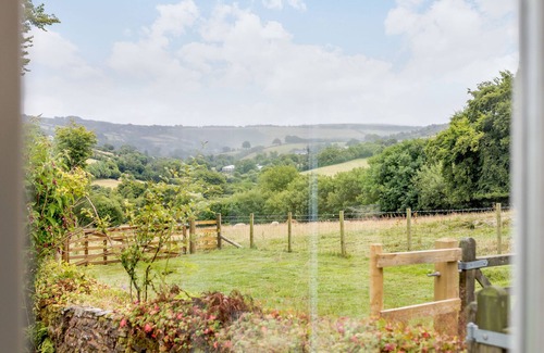 Withypool Cottage | Pet-Friendly Foxlair Cottage with Breakfast & Kitchen Access