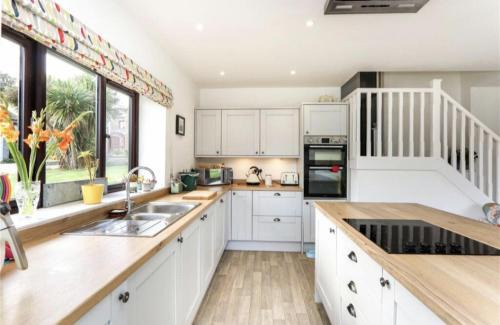 Bideford House | Inviting Foxmoor Cottage: Pet Friendly with Hot Tub Oasis