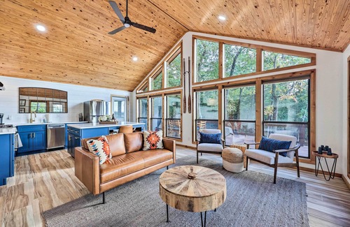 Rogers Cabin | Cozy 'Foxtail' Cabin Retreat: Steps from Scenic Beaver Lake!