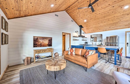 Rogers Cabin | Cozy 'Foxtail' Cabin Retreat: Steps from Scenic Beaver Lake!